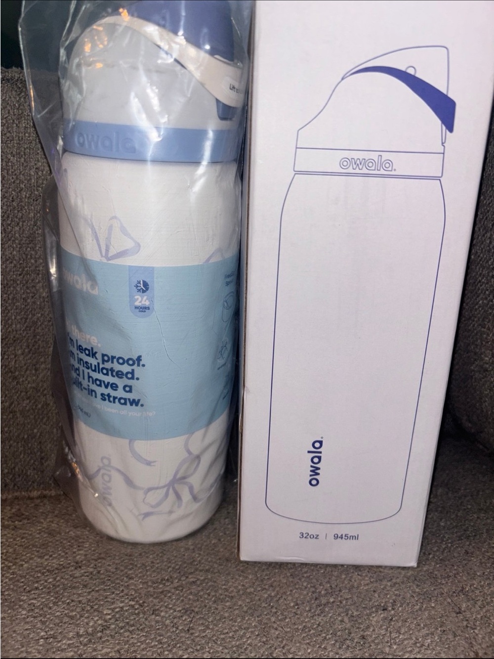 Owala 32oz White & Light Blue Insulated Water Bottle